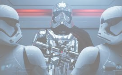 stormtrooper dourado com dois stormtrooper branco em um elevador